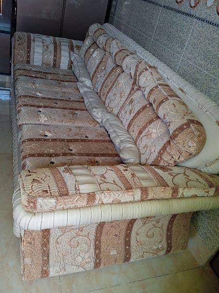 Sofa 3 Seater+2 one Seater+ 1 Deevan 5