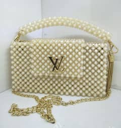 Woman's pearl hand bag