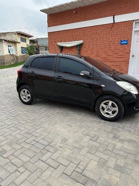 Toyota Vitz 2011 4