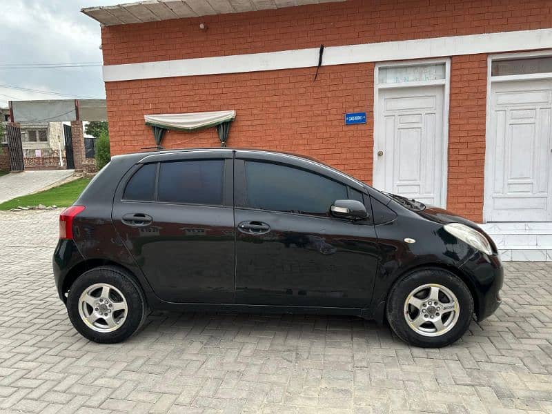 Toyota Vitz 2011 5