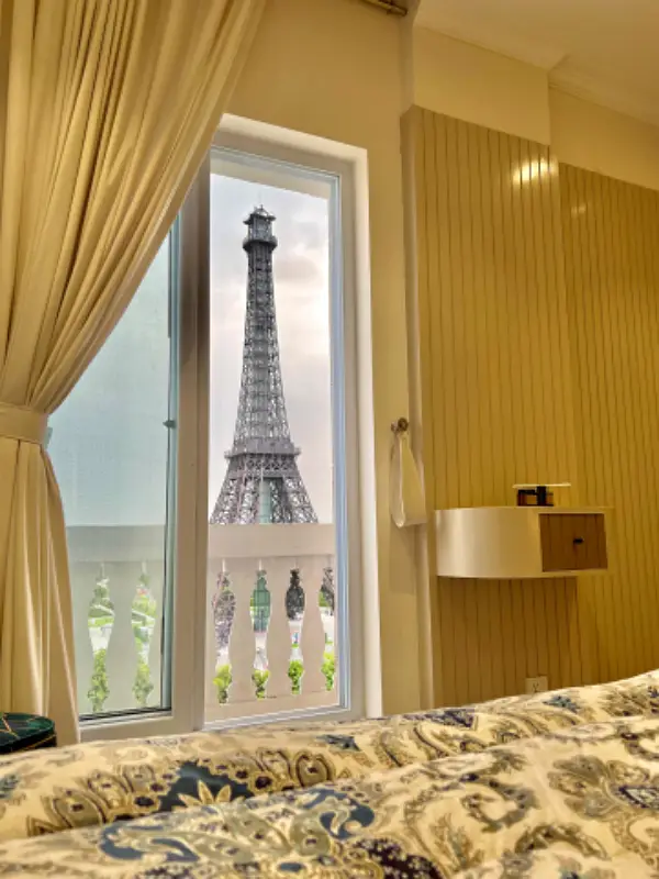 FACING EIFFLE TOWER VIEW LUXURIOUS FULLY FURNISHED BRAND NEW APARTMENTS AVAILABLE