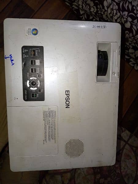 EPSON LCD projector (MODEL: emp-1825) 5