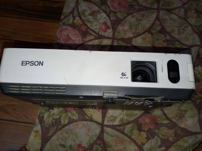 EPSON LCD projector (MODEL: emp-1825) 6