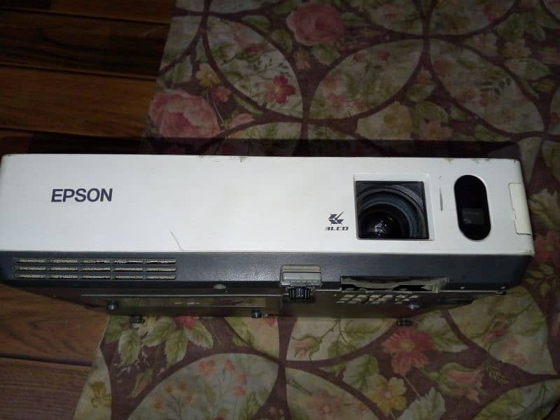 EPSON LCD projector (MODEL: emp-1825) 7