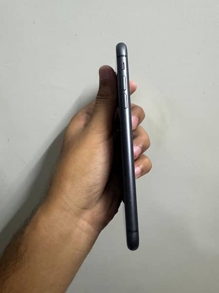 IPhone 11 Black Colour For Sale In Reasonable Price 5