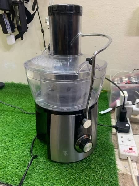 Homemaker Professional juicer 1