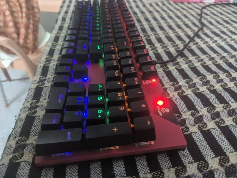 URGENT Mechanical Gaming RGB  keyboards for sale 1