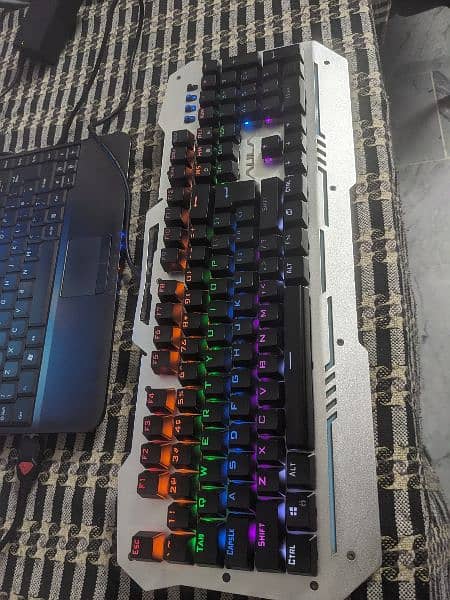 URGENT Mechanical Gaming RGB  keyboards for sale 2