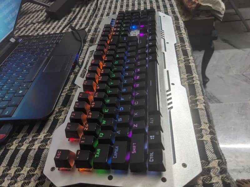 URGENT Mechanical Gaming RGB  keyboards for sale 3