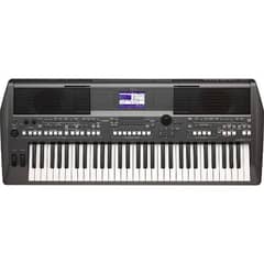 yahama keyboard psr s670 very good candtion 10/10 0