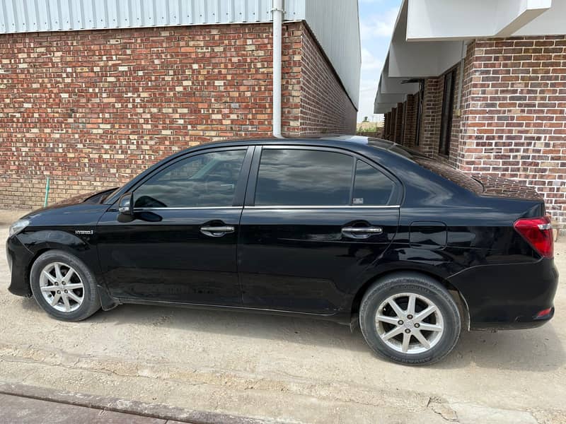 Toyota Corolla Axio Hybrid 1.5 2015 Model 4