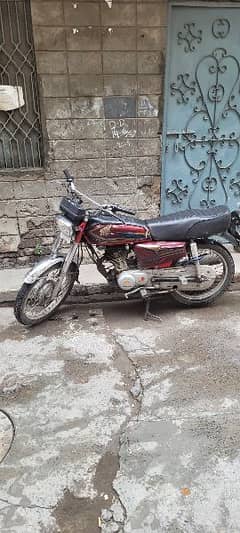 honda bike 125 for urgent sale 03209624908