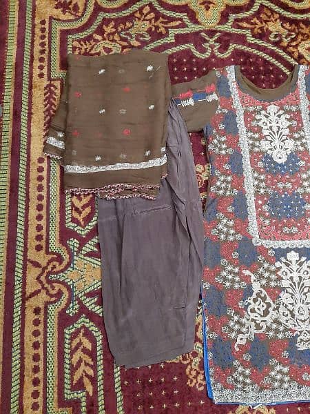 Party wear suits han bohat achi condition 0/3/1/3/4/1/1/6/9/8/4 10