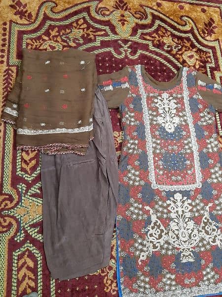 Party wear suits han bohat achi condition 0/3/1/3/4/1/1/6/9/8/4 11