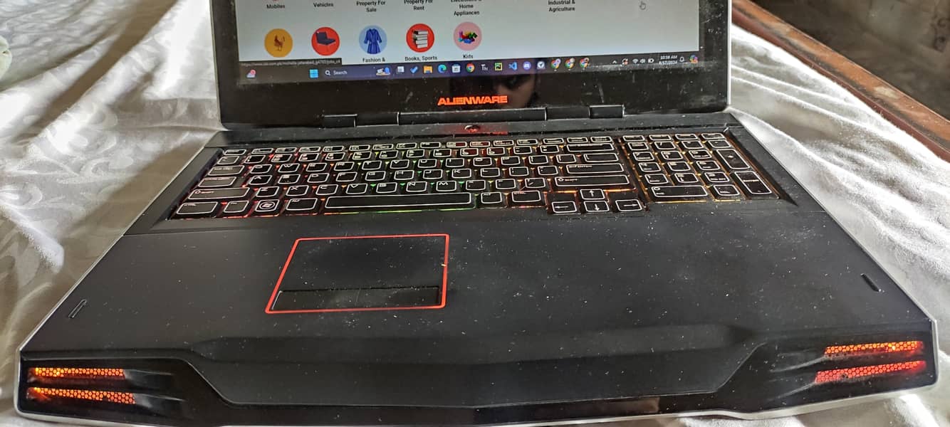 Alienware M17x R2 (Gaming Laptop) 2