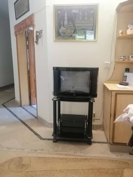 Tv with Trolly 1