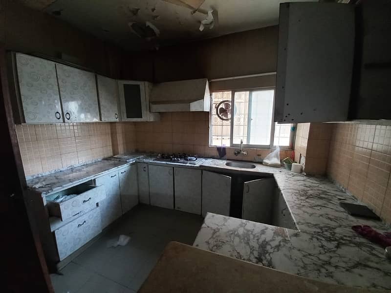 3bed drowning dining fully renovated fully furnished apartment good location fimly building 6