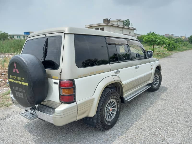 Mitsubishi Pajero 1996 Super exceed long 4