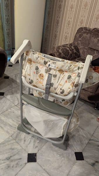 Joie Mimzy Snacker High Chair for Sale in good condition 4