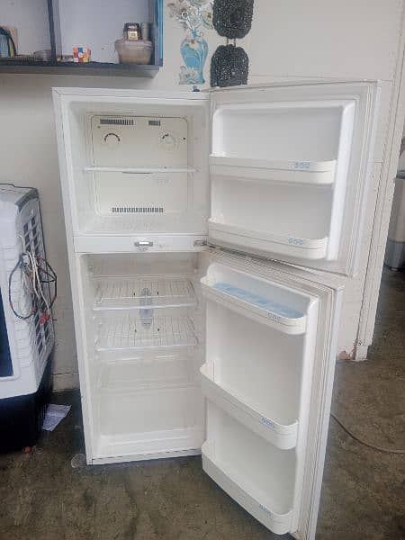 olg company ki small size fridge 2