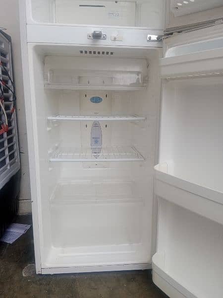 olg company ki small size fridge 3