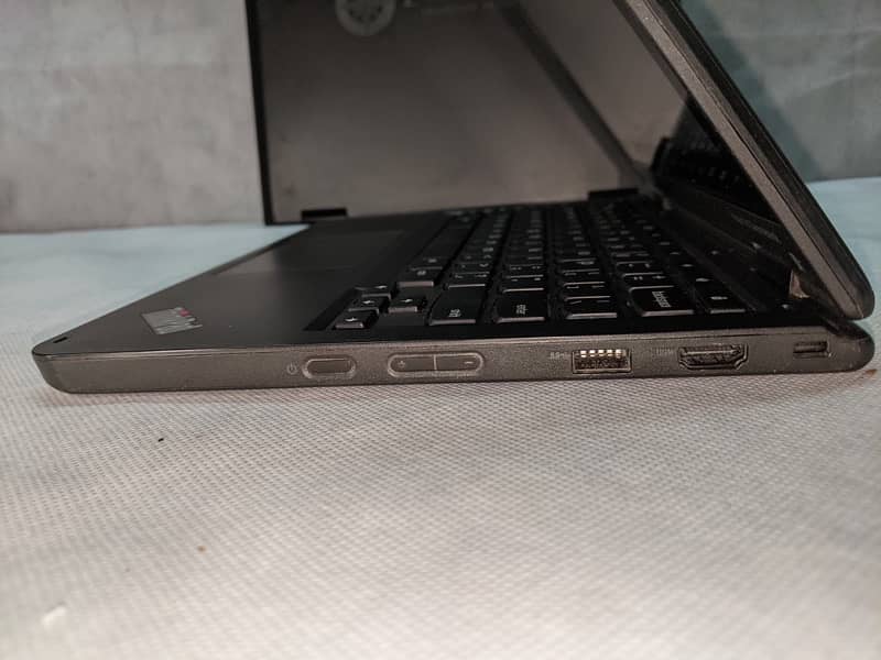 lenovo yoga 11e x360 Chromebook 1