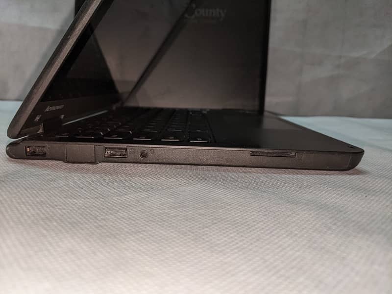 lenovo yoga 11e x360 Chromebook 3