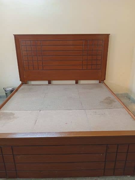 wooden bed in good condition 1