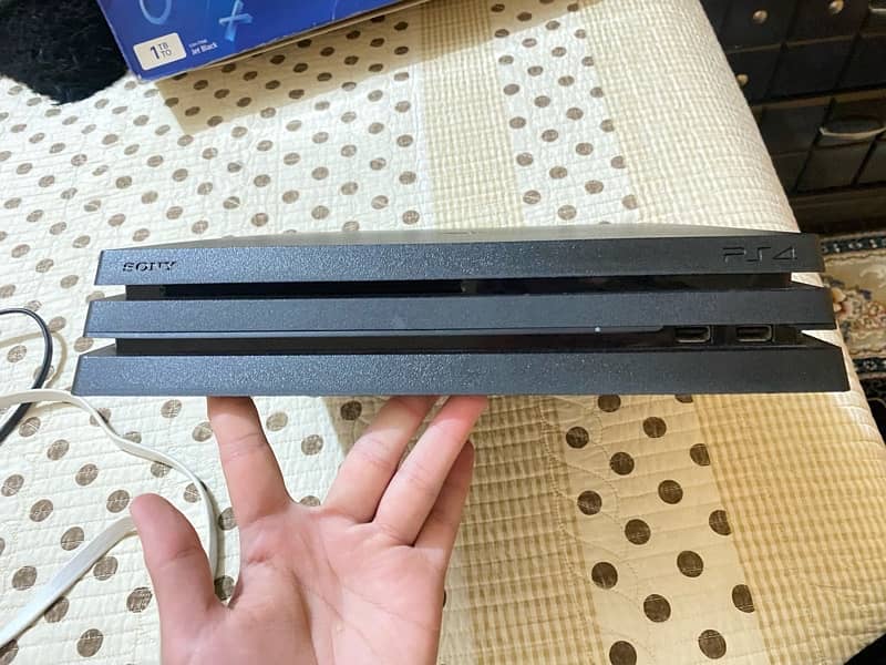 PS4 pro 1tb and 2 game free 3