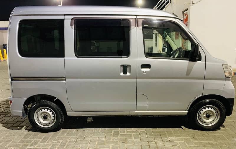 Daihatsu Hijet 2020 7