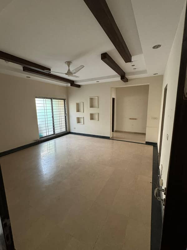 01 KANAL DESIGNER LUXURY UPPER PORTION AVAILABLE FOR RENT 7