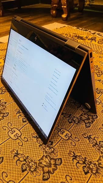 HP Spectre x360 7th Gen Ci7 16GB 512GB SSD 2GB Nvidia 940mx W10 15.6″ 2