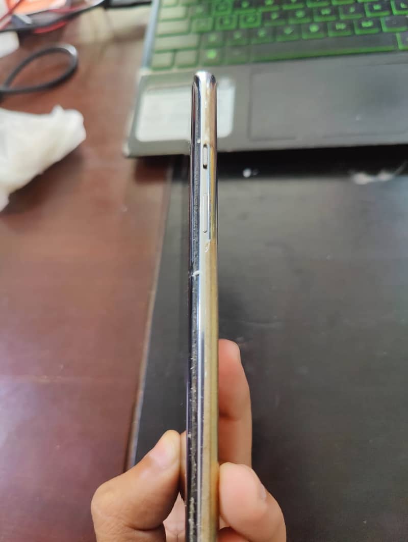 oneplus 8 8gb 128 gb 10/10 condition 3