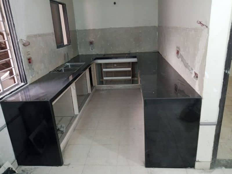 black granite kitchen with fitting 0