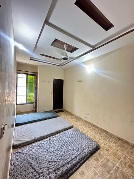 Rooms for Boys Hostel Near UMT 9