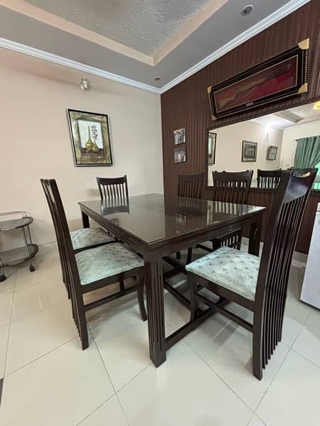 Luxurious 6-Chair Dining Table Set with Sheesham Wood Frame 0