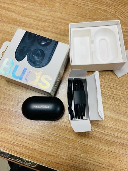 samsung earbuds sm-r170 in excellent condition 2