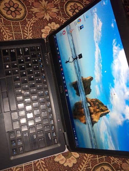 Laptop Dell 7440 2