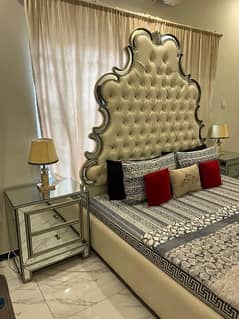 King size bed with mirror side and dressing tables