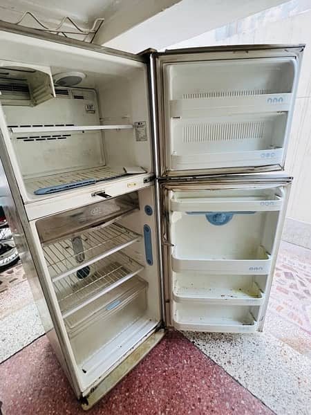 7/10 LG REFRIGERATOR-FREEZER MODEL No: GR-S462QLC 3