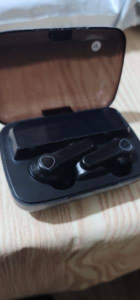 M19 Earbuds 0