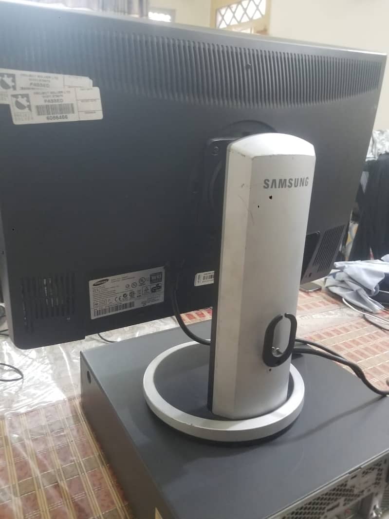 Azadi Offer**Core 2 Duo CPU with Samsung LCD-20 inch 10/10 condition 2