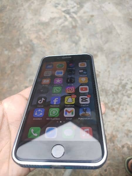 iphone 7plus pta 128gb with box charger 1