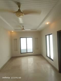 4 Marla Flat Available For Rent Good Location 0