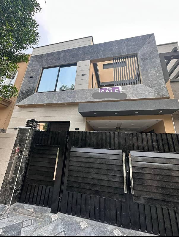 5 Marla Beautiful House For Sale In AA Block Super hot Location Bahria Town Lahore Meting With Owner 0