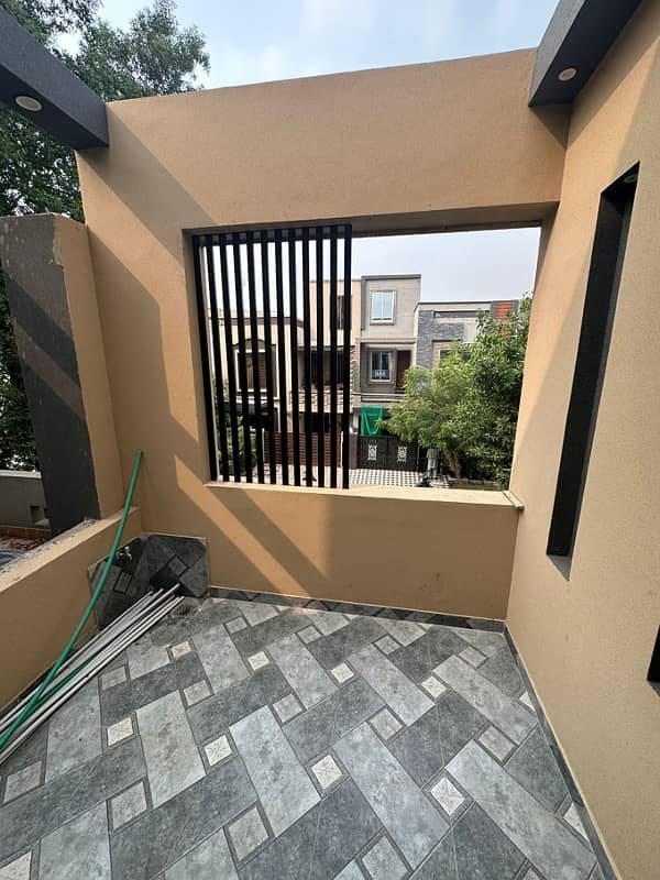 5 Marla Beautiful House For Sale In AA Block Super hot Location Bahria Town Lahore Meting With Owner 4