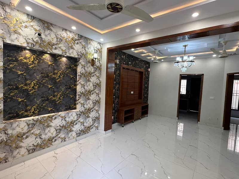 5 Marla Beautiful House For Sale In AA Block Super hot Location Bahria Town Lahore Meting With Owner 10