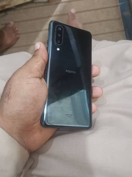 Aquos zero 5G 1