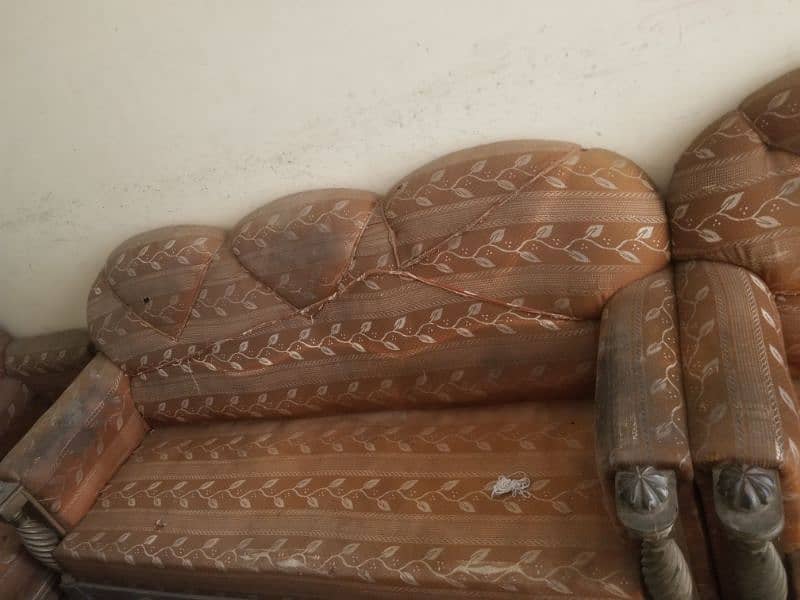 sofa set for sell in low price 1