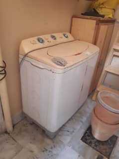 SAMSUNG WASHER WITH DRYER (SPINER)